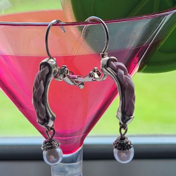 Pearl dangle lever back earrings - Picture 2 of 9